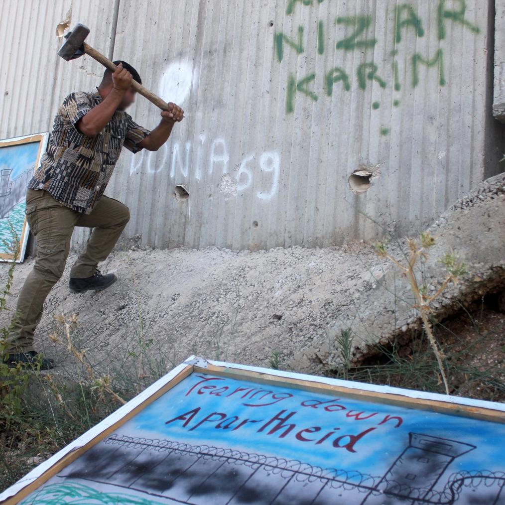 activestills-smashing-wall.jpg